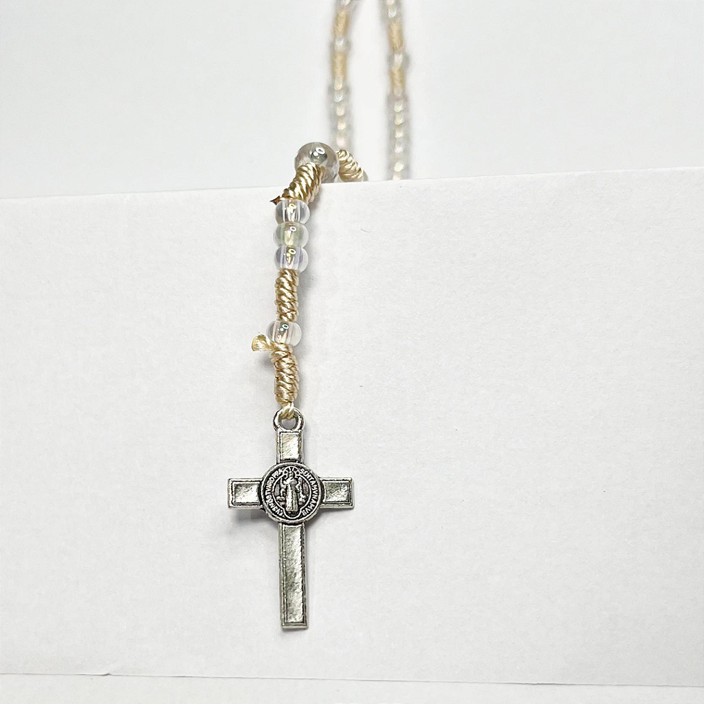 Terço de Pulso Infantil Translúcido com Medalha de São Bento - 21 CM