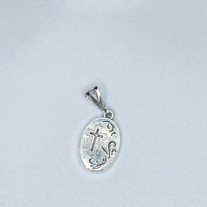 colar com medalha de Nossa Senhora de Fátima