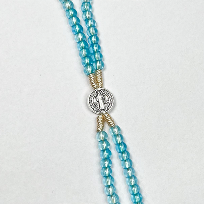 Terço de Pulso Infantil Translúcido com Medalha de São Bento - 21 CM