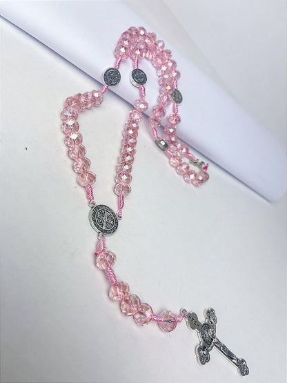 Terço São Bento em Cristal, Crucifixo Medalha com decho (para pescoço)- 45 cm