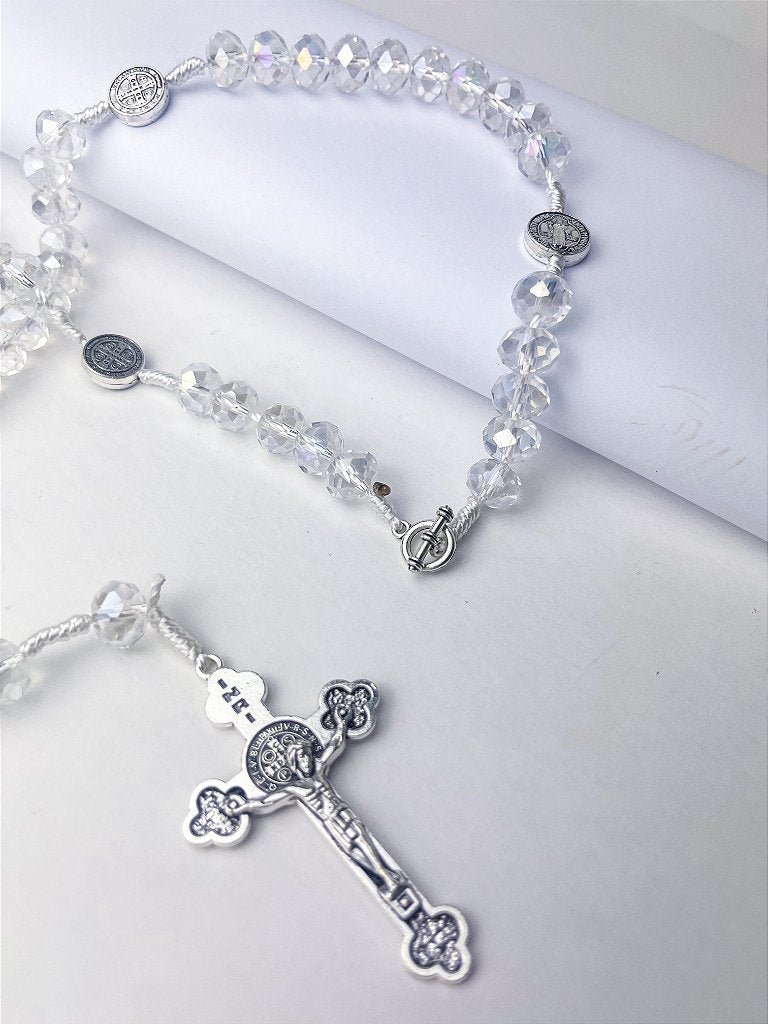 Terço São Bento em Cristal, Crucifixo Medalha com decho (para pescoço)- 45 cm