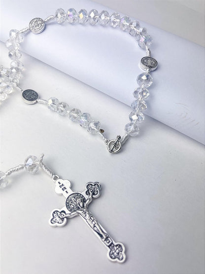 Terço São Bento em Cristal, Crucifixo Medalha com decho (para pescoço)- 45 cm