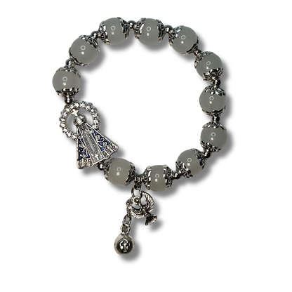 Pulseira de Miçanga com Pingente de Nossa Senhora Aparecida e Espírito Santo