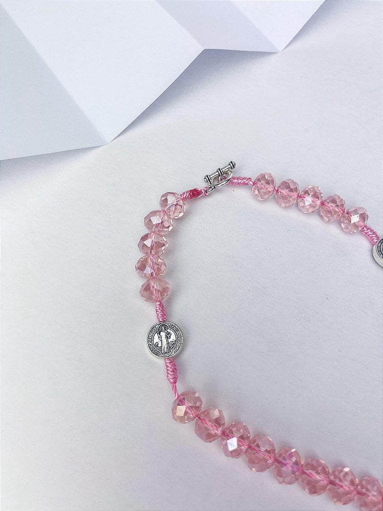 Terço São Bento em Cristal, Crucifixo Medalha com decho (para pescoço)- 45 cm