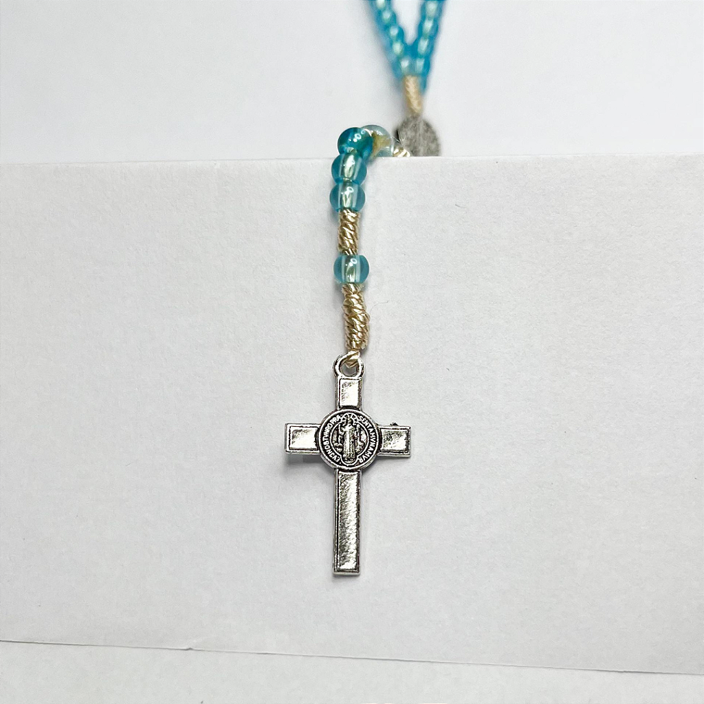 Terço de Pulso Infantil Translúcido com Medalha de São Bento - 21 CM