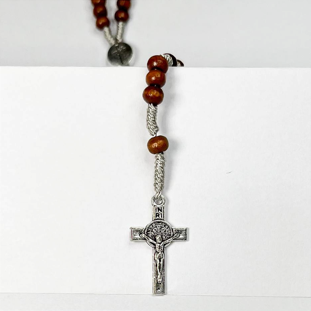 Terço de Pulso de Madeira com Fecho - 22 CM