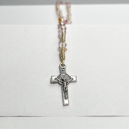 Terço de Pulso Infantil Translúcido com Medalha de São Bento - 21 CM