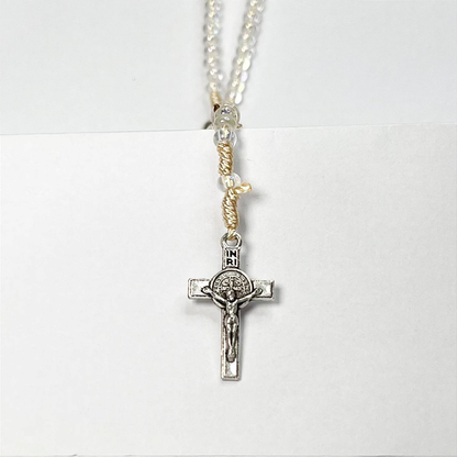 Terço de Pulso Infantil Translúcido com Medalha de São Bento - 21 CM