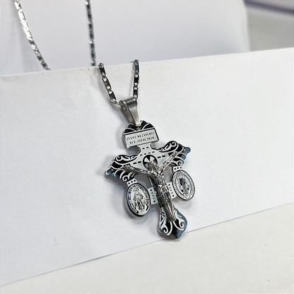 Colar Cruz Estilizada com Medalhas de Devoções em Aço Inox Prata – 32cm