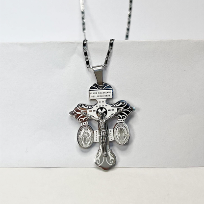 Colar Cruz Estilizada com Medalhas de Devoções em Aço Inox Prata – 32cm